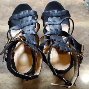 Slightly Used black Jynx Shoe.